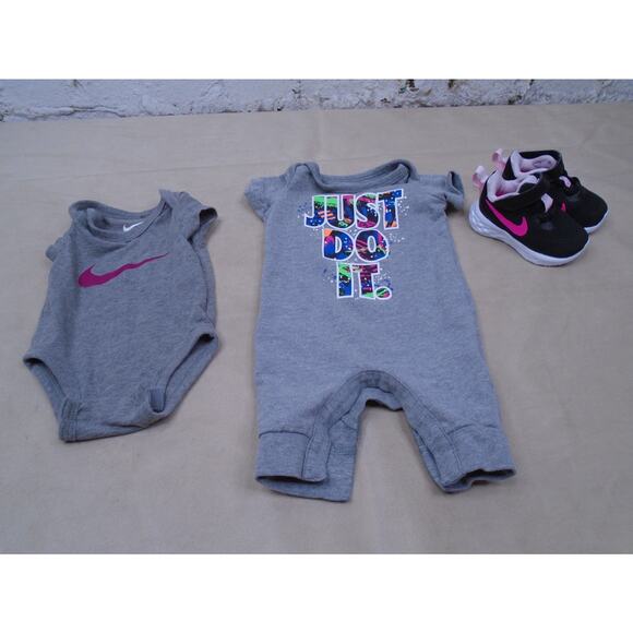 Infants New Born Nike One Pieces Set And Shoes Lot of 3 DD1094-007